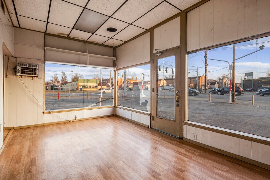 More Photos Of 3470 Taylor Blvd, Louisville General Retail For Lease