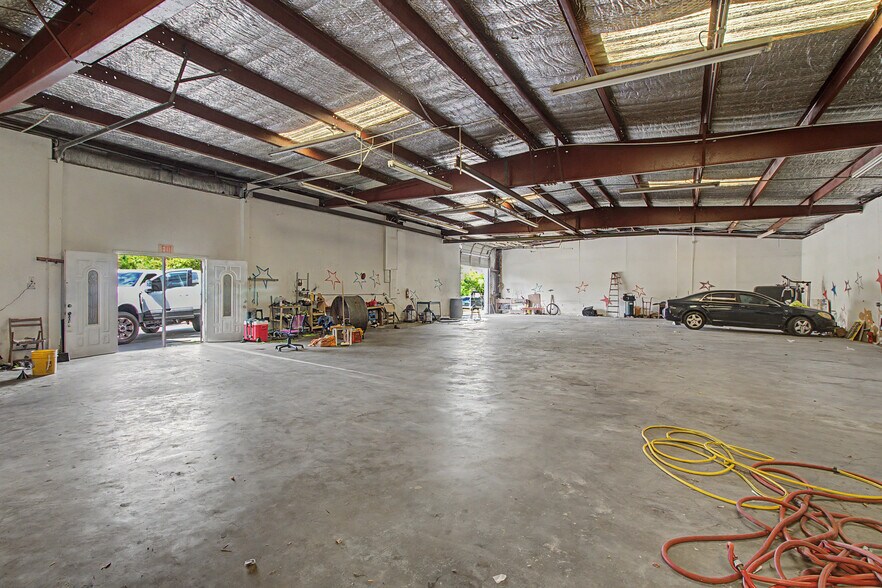 More Photos Of 1602 W 24th St, Bryan Industrial For Sale