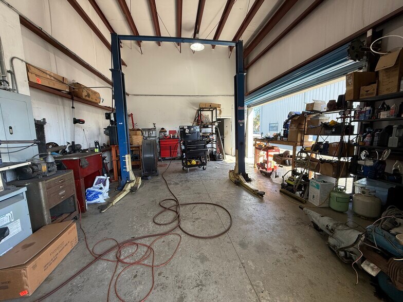 More Photos Of 50 S Perrott Dr, Ormond Beach Service For Sale