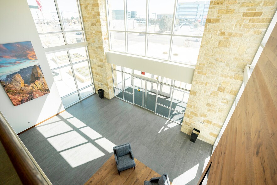 More Photos Of 404 Veterans Airpark Ln, Midland Office For Sale