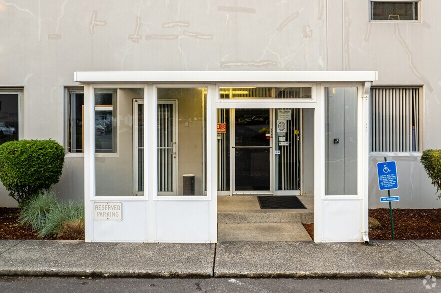 More Photos Of 10675 N Lombard St, Portland Distribution For Lease