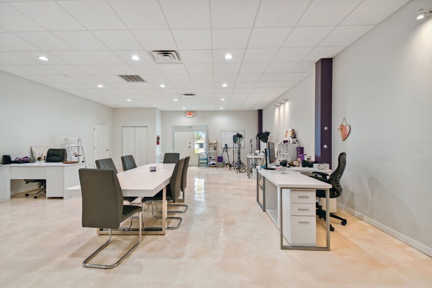 More Photos Of 5620 Palmer Blvd, Sarasota Light Manufacturing For Lease