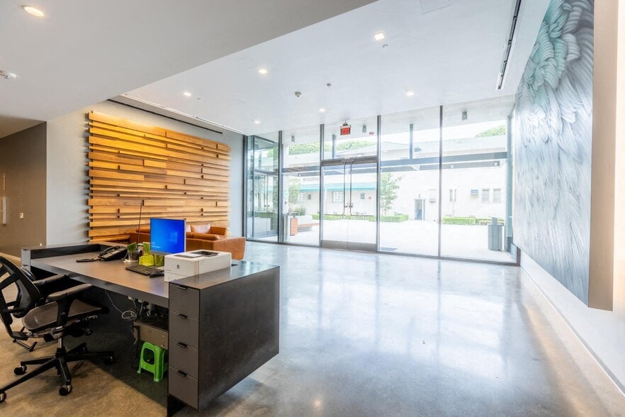 More Photos Of 1041 N Formosa Ave, West Hollywood Unknown For Lease