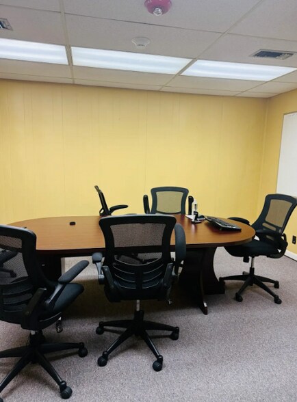 More Photos Of 1050 Detroit Ave, Nederland Distribution For Lease