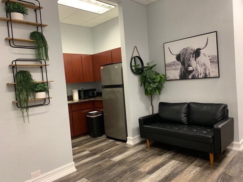 More Photos Of 3937 Tampa Rd, Oldsmar Medical For Lease