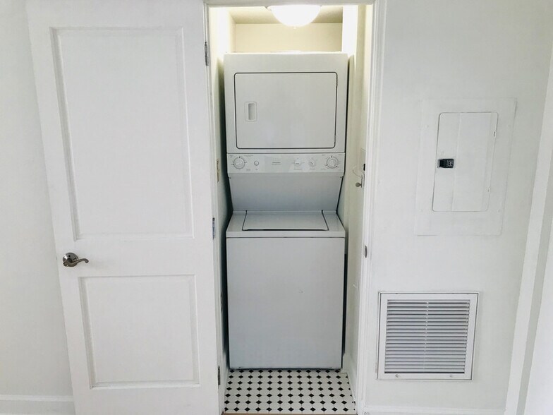 More Photos Of 827 N State St, Jackson Apartments For Sale