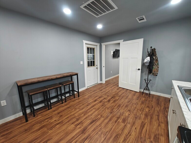 More Photos Of 32514 Highway 82, Cookson Flex For Sale