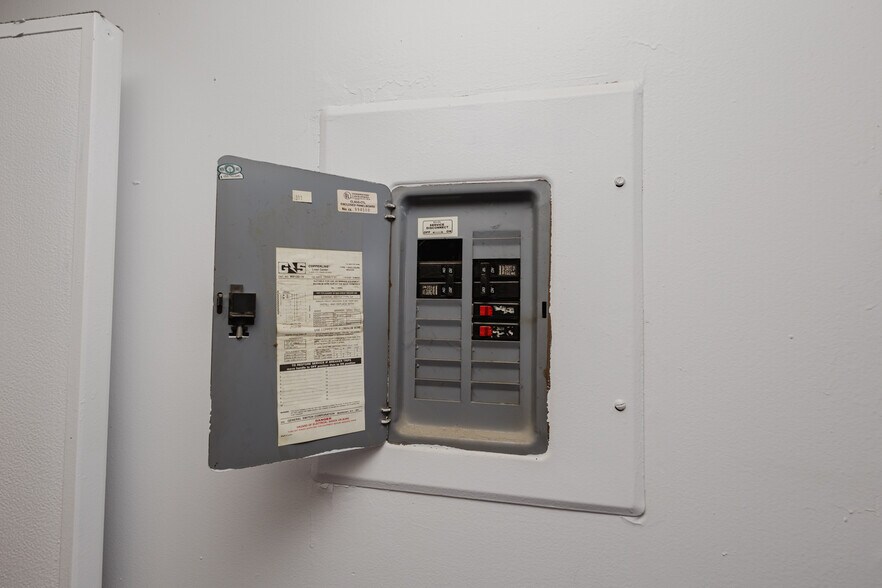 More Photos Of 410 N Commercial Ave, Sedgwick Storefront For Sale