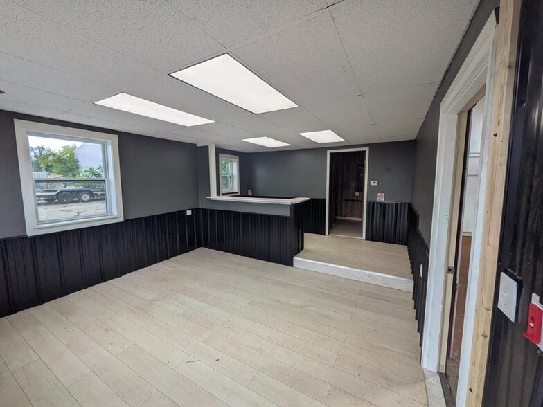 More Photos Of 5861 W Houghton Lake Dr, Houghton Lake Service For Sale