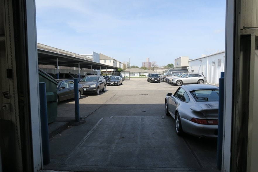 More Photos Of 5829 Beverly Hill St, Houston Warehouse For Lease
