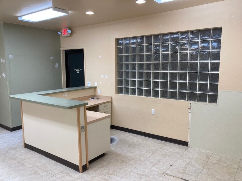 More Photos Of 2245 E State Route 69, Prescott Veterinarian Kennel For Lease