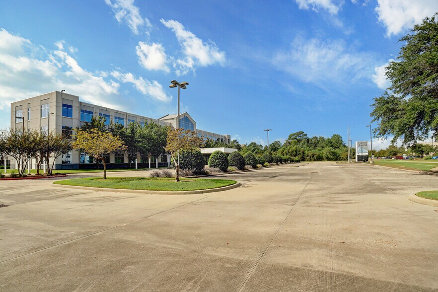 More Photos Of 505 Graham Dr, Tomball Hospital For Sale