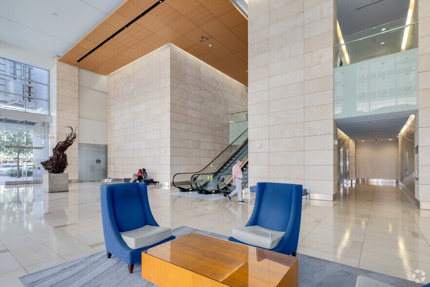 More Photos Of 1 E Washington St, Phoenix Office For Lease