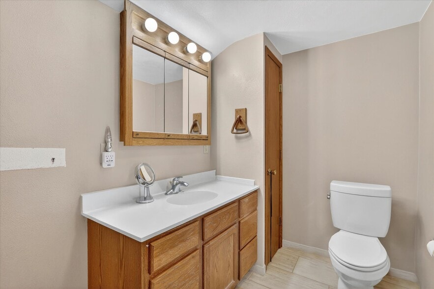 More Photos Of 11802 N Charley Bluff Rd, Milton Restaurant For Sale
