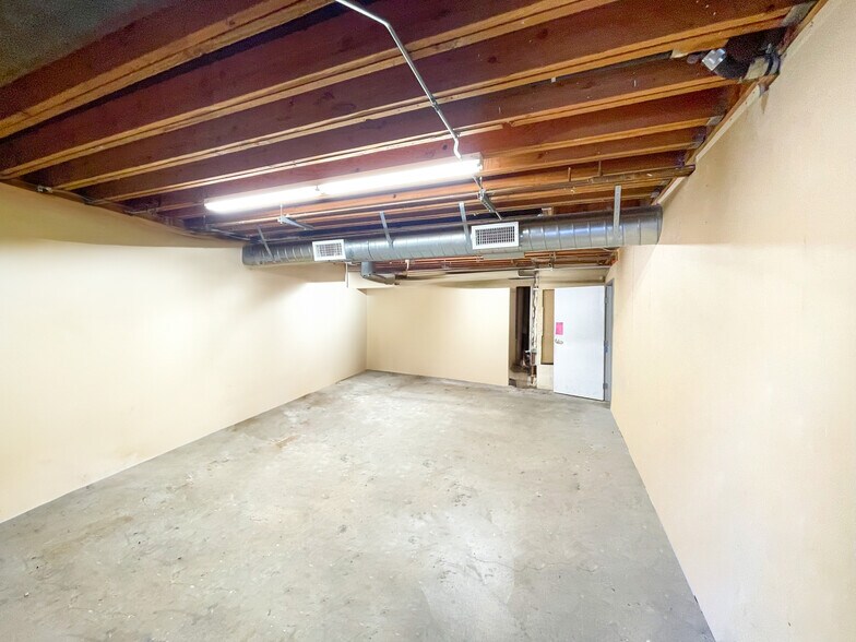 More Photos Of 4721 Laurel Canyon Blvd, Valley Village Medical For Sale