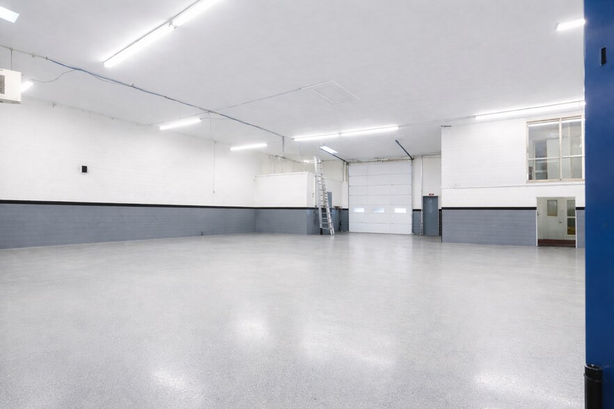 More Photos Of 407 Meco Dr, Wilmington Warehouse For Lease