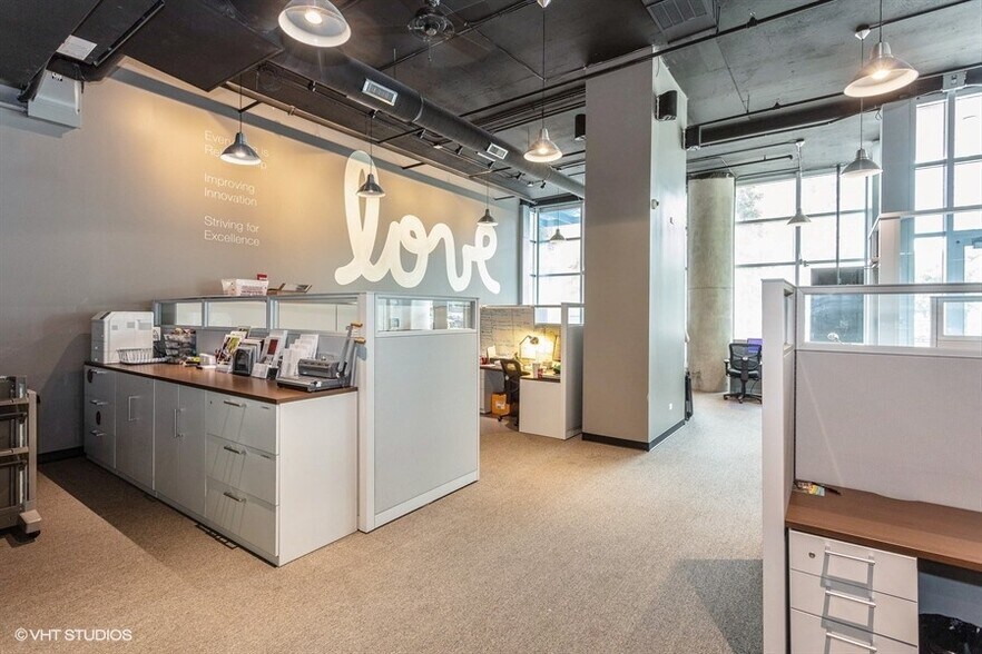 More Photos Of 301-325 W Ohio St, Chicago Apartments For Lease