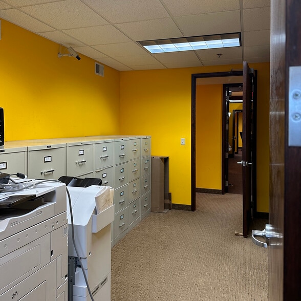 More Photos Of 1912 N Lexington Ave, Roseville Medical For Sale
