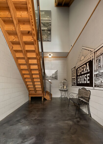 More Photos Of 207 E Main St, McMinnville General Retail For Sale