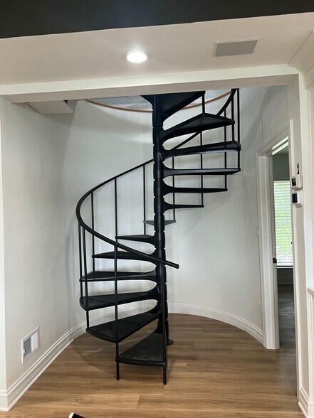 More Photos Of 3227 River Rd, Louisville Specialty For Sale