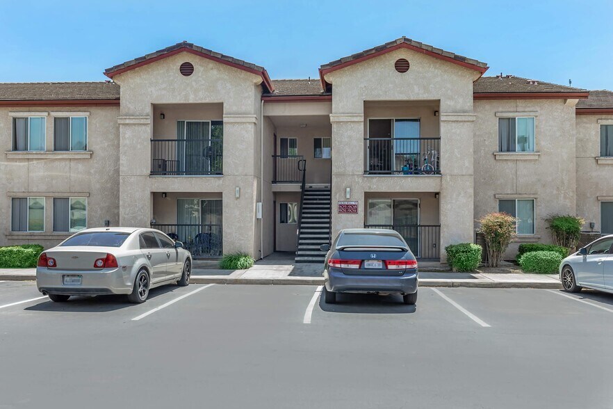 Primary Photo Of 338 Sherwood Way, Madera Apartments For Sale