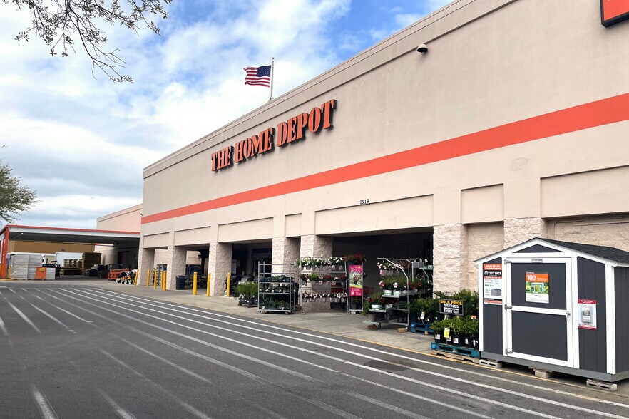 More Photos Of 1919 Wells Rd, Orange Park Freestanding For Sale