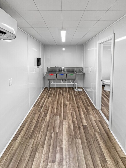 More Photos Of 1310 Highway 96 S, Silsbee Flex For Sale