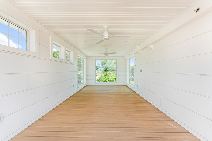 More Photos Of 32 Broadway Ave, Mystic Hotel For Sale