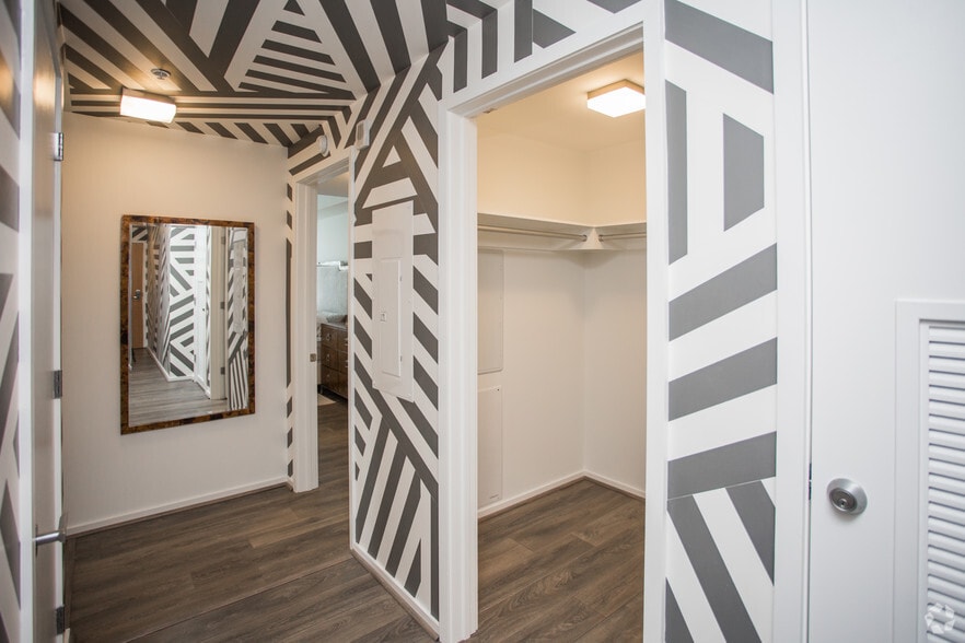 More Photos Of 1800 N Lynn St, Arlington Apartments For Lease