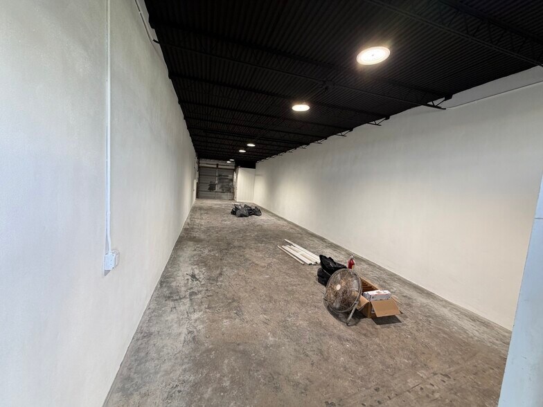 More Photos Of 4310-4326 NE 5th Ave, Oakland Park Warehouse For Lease