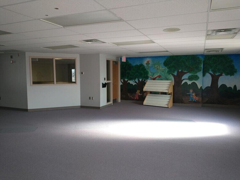 More Photos Of 1007 Cady St, Chapman Schools For Sale