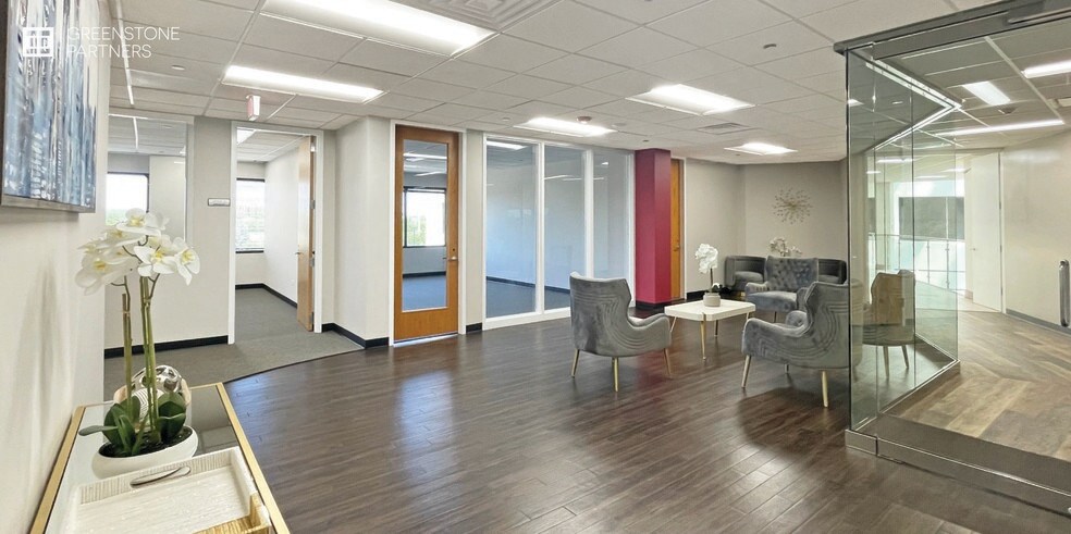 More Photos Of 387 Shuman Blvd, Naperville Medical For Sale