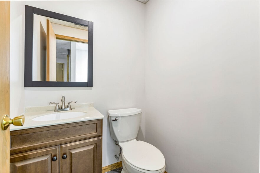 More Photos Of 5850 Boymel Dr, Fairfield Medical For Sale