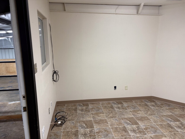 More Photos Of 3431 SE River Rd, Hillsboro Industrial For Sale