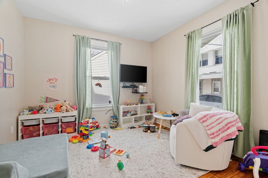 More Photos Of 1704 Jefferson St NE, Minneapolis Apartments For Sale