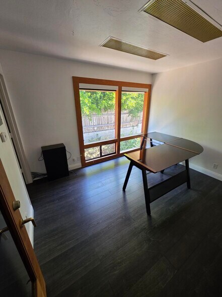 More Photos Of 1135 Camino del Mar, Del Mar Office For Lease