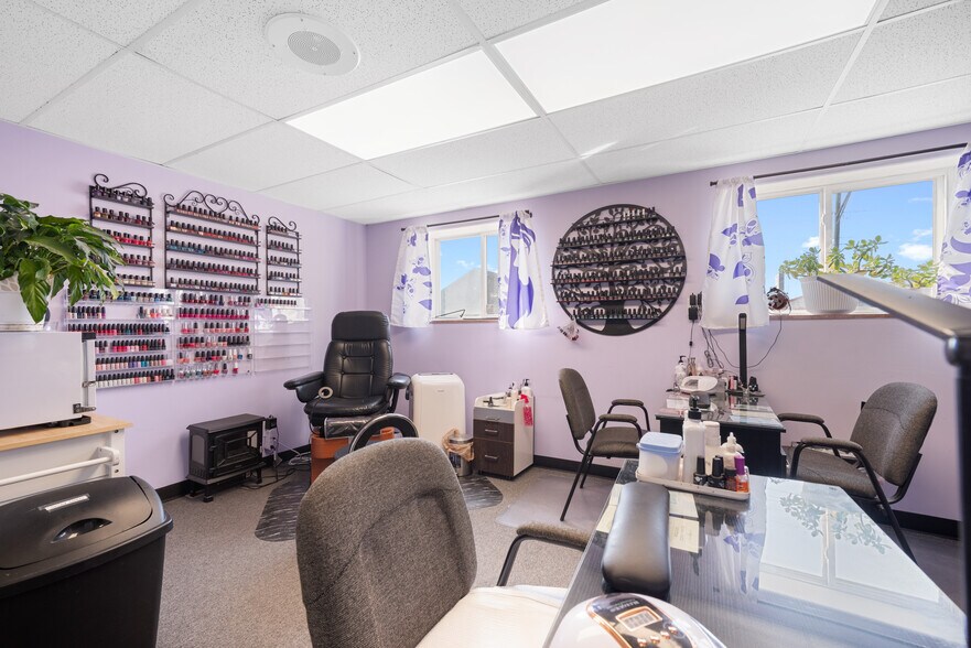 More Photos Of 4680 Dixie Hwy, Waterford Freestanding For Sale