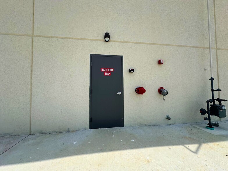 More Photos Of TBD Business Park Dr, Hudson Oaks Warehouse For Sale