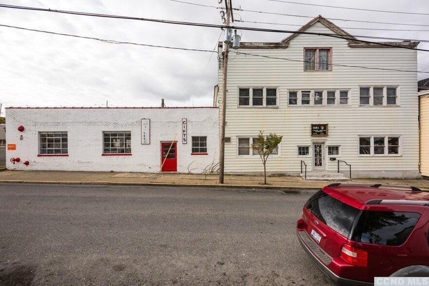 More Photos Of 515 Columbia St, Hudson Warehouse For Sale