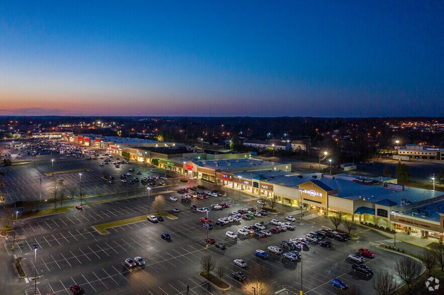 More Photos Of 377 W Jackson St, Cookeville Unknown For Lease