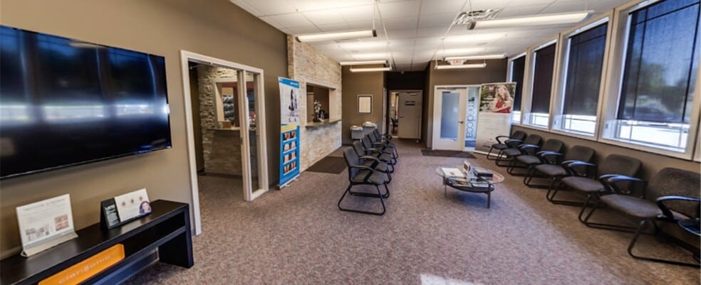 More Photos Of 6621-6627 Centerville Business Pky, Dayton Medical For Lease