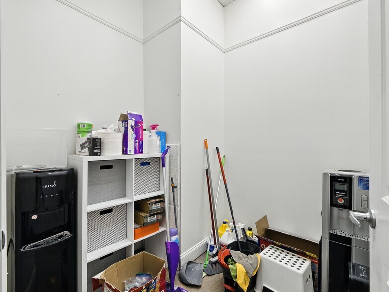 More Photos Of 538-540 62nd St, West New York Loft Creative Space For Lease