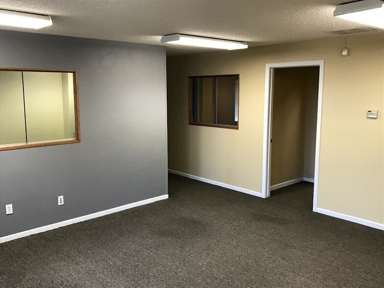 More Photos Of 3768 Norwood Dr, Littleton Warehouse For Lease