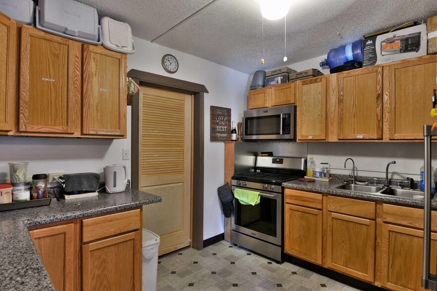 More Photos Of 100 Silver St, Hurley Hotel For Sale