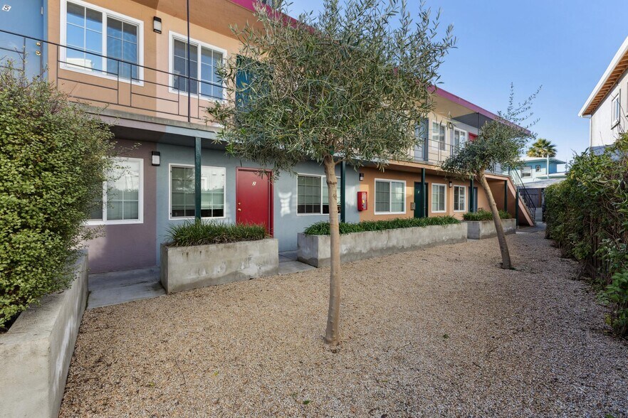 More Photos Of 6563 Shattuck Ave, Oakland Apartments For Sale