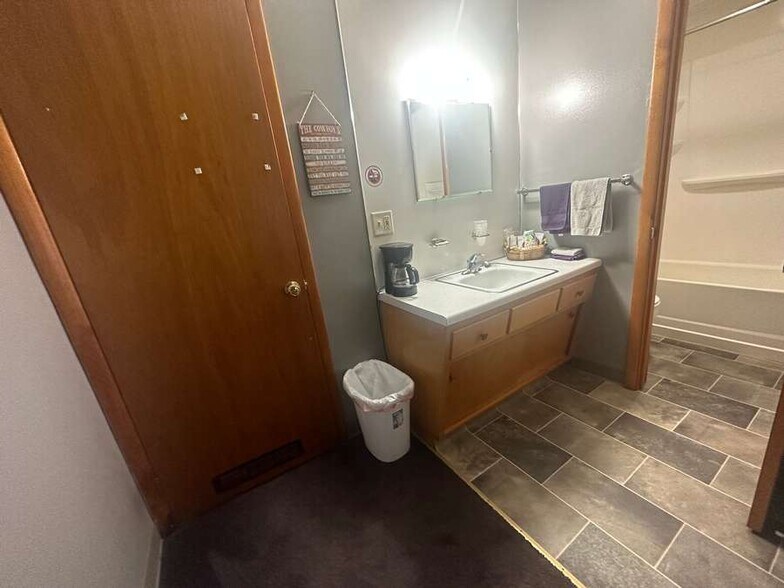 More Photos Of 810 E US Hwy 275, Ewing Hotel For Sale