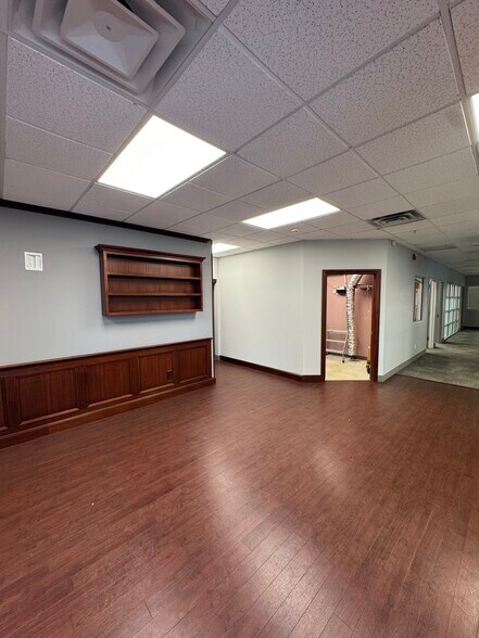 More Photos Of 300 Corporate Plz, Islandia Office For Lease