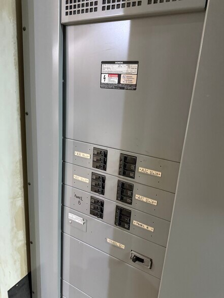 More Photos Of 3910 W Camp Wisdom Rd, Dallas Storefront For Sale