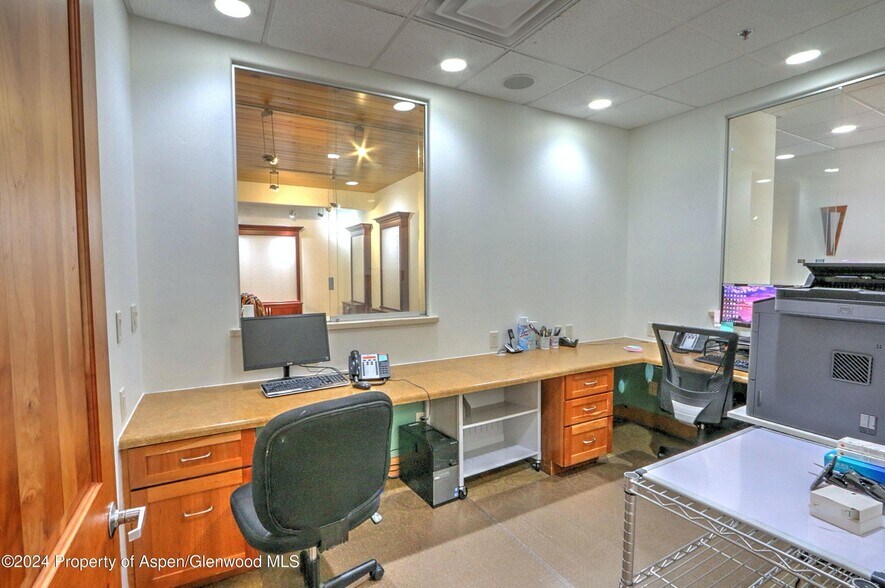 More Photos Of 1607 Grand Ave, Glenwood Springs Loft Creative Space For Sale