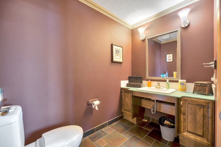 More Photos Of 118 Canal Gdns, Strathmore Light Distribution For Sale